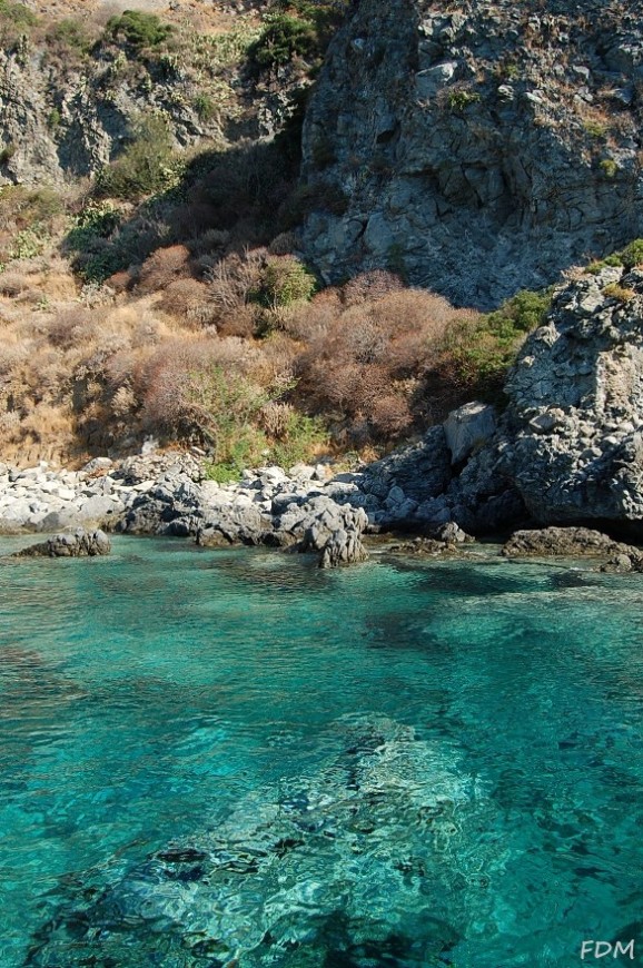 Calabria - scogliera di Copanello e grotte di San Gregorio